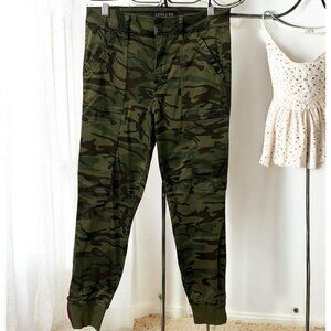 Level 99 Camouflage Jogger Pants With Zippered Cuffs Size 27
